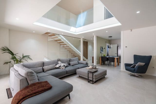 4 bedroom Semi-detached Villa for sale in Valdefuentes, Madrid city with pool garage - € 1,595,000 (Ref: 9081063)