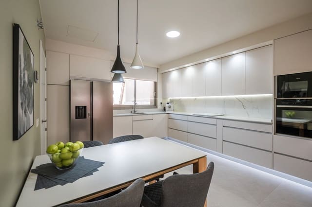 4 bedroom Semi-detached Villa for sale in Valdefuentes, Madrid city with pool garage - € 1,595,000 (Ref: 9081063)