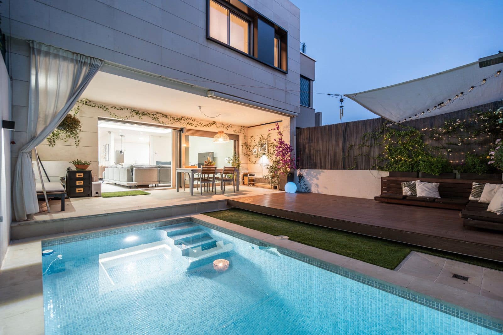 4 sypialnia Dom blizniak na sprzedaż w Miasto Madryt z basenem garażem - 1 595 000 € (Ref: 9081063)