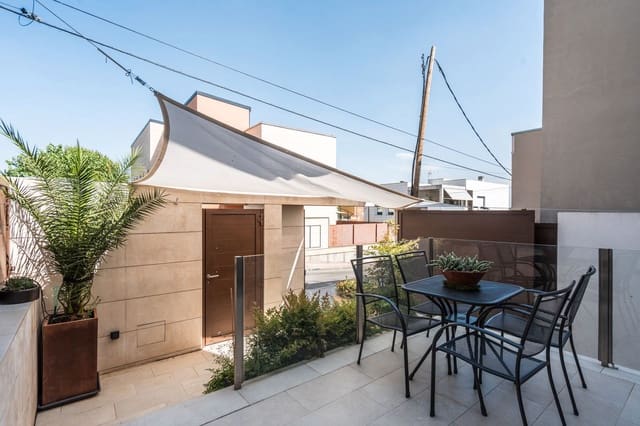 4 bedroom Semi-detached Villa for sale in Valdefuentes, Madrid city with pool garage - € 1,595,000 (Ref: 9081063)