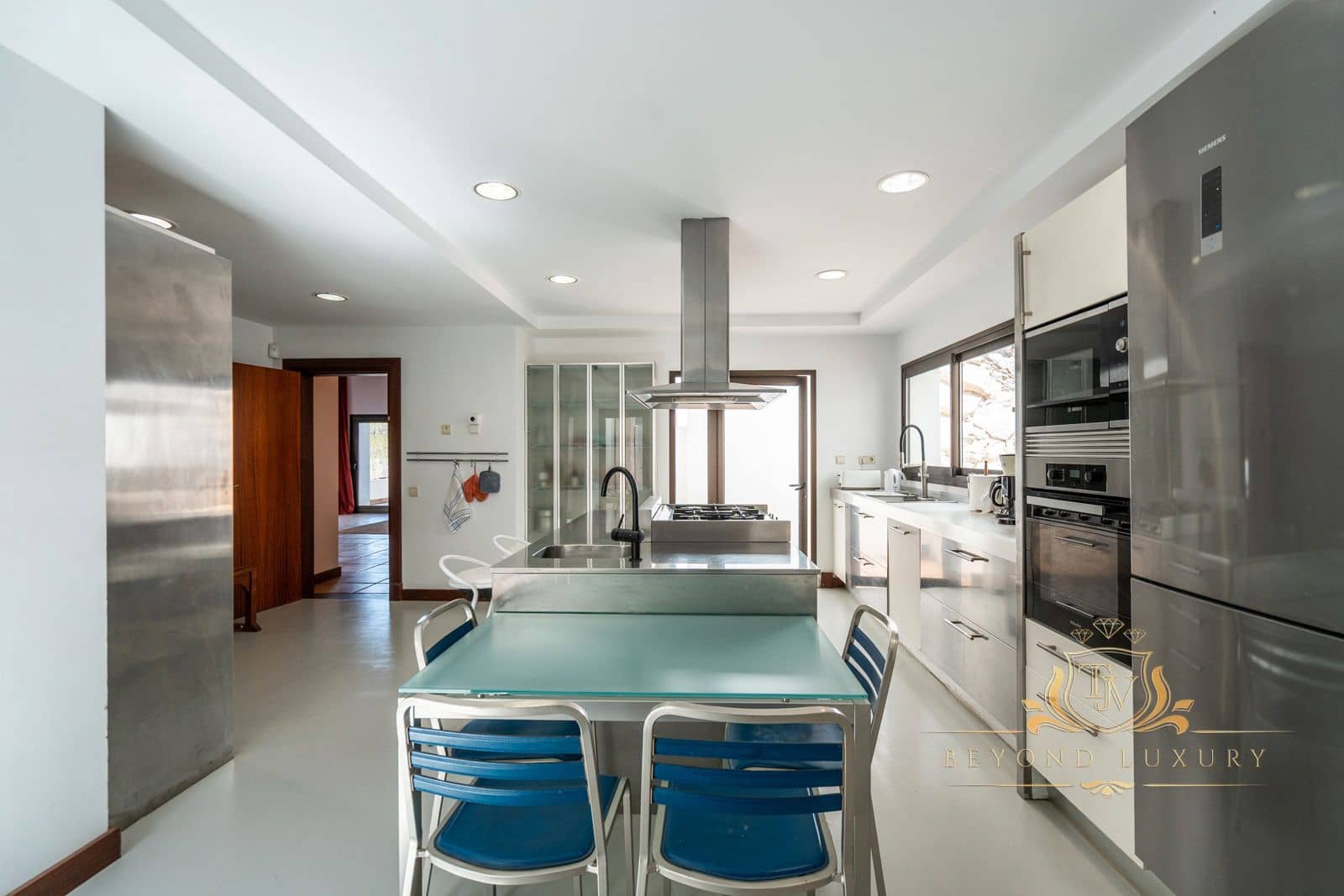 6 sypialnia Willa na sprzedaż w Miasto Ibiza / Eivissa z basenem garażem - 10 000 000 € (Ref: 9101397)