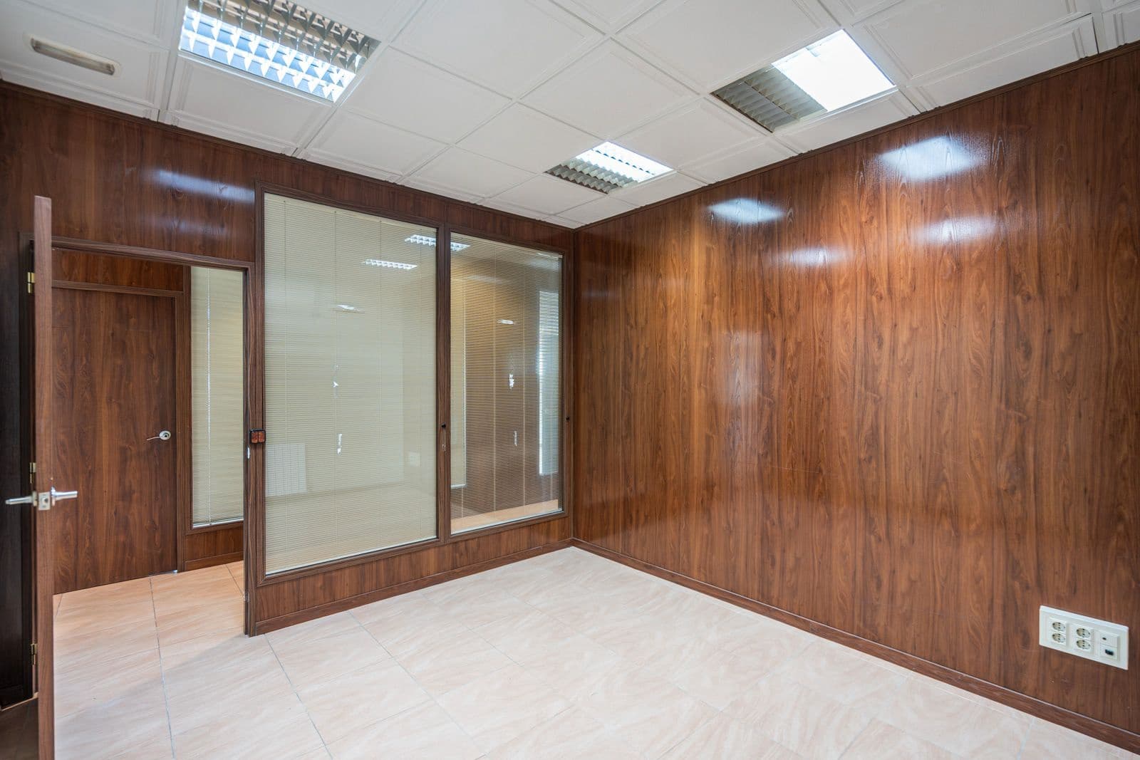 Erhverv til salg i Colmenar Viejo - € 3.990.000 (Ref: 9104106)