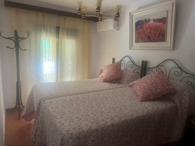 3 slaapkamer Halfvrijstaande villa te koop in Lanzahíta - € 110.000 (Ref: 9108288)