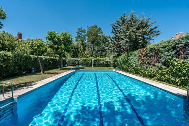 5 soveværelse Semi-Rækkehus til leje i Las Rozas de Madrid - € 2.500 (Ref: 9126133)