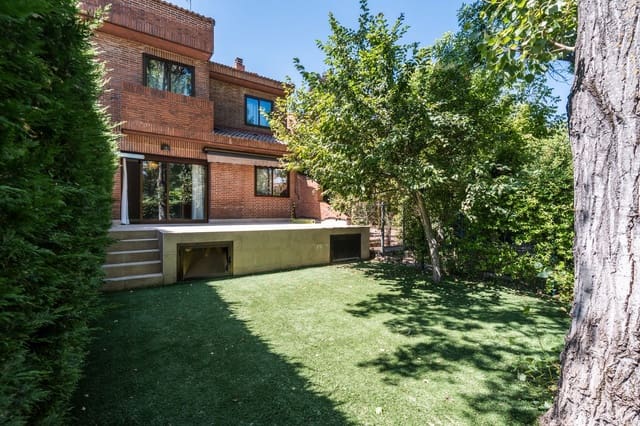 5 soveværelse Semi-Rækkehus til leje i Las Rozas de Madrid - € 2.500 (Ref: 9126133)