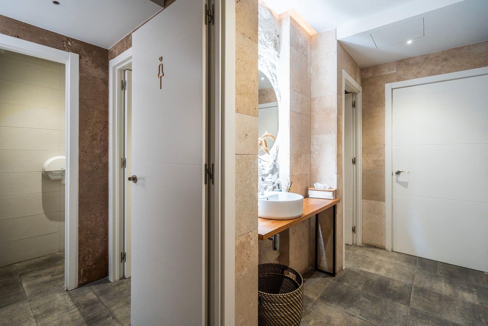 Erhverv til leje i Madrid by - € 2.200 (Ref: 9145822)