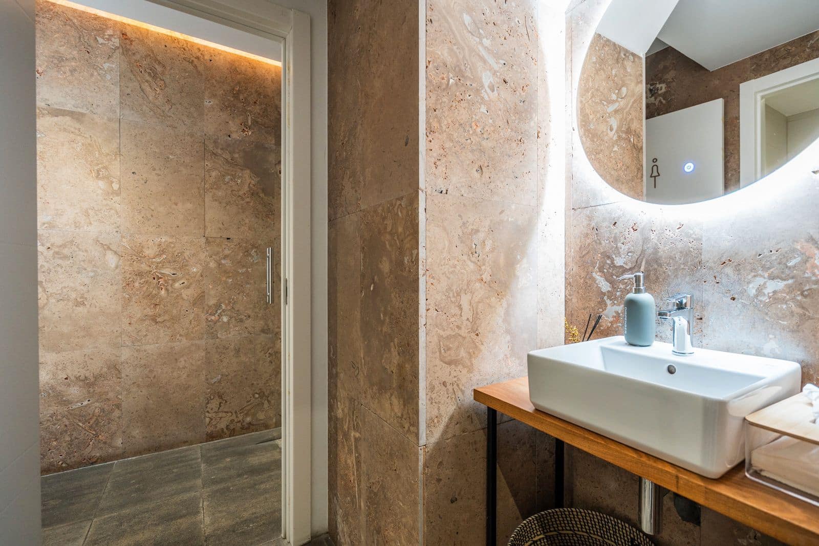 Erhverv til leje i Madrid by - € 2.200 (Ref: 9145822)