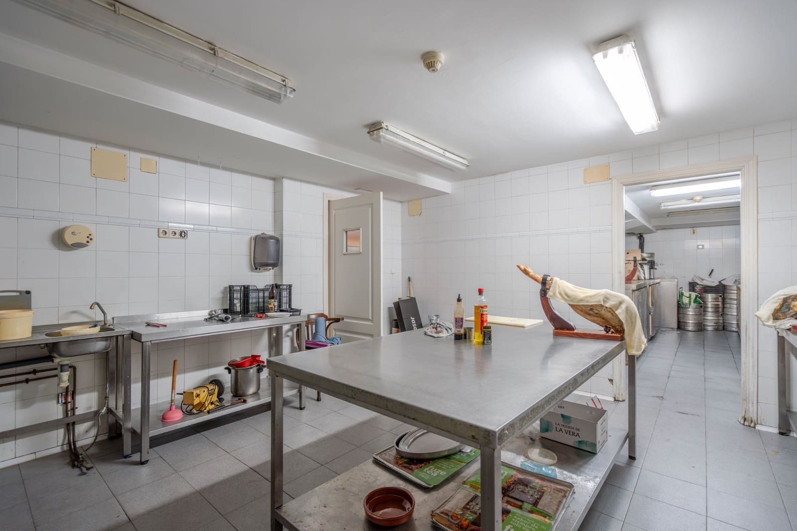 Commercial for sale in Alcorcon - € 1,200,000 (Ref: 9193024)