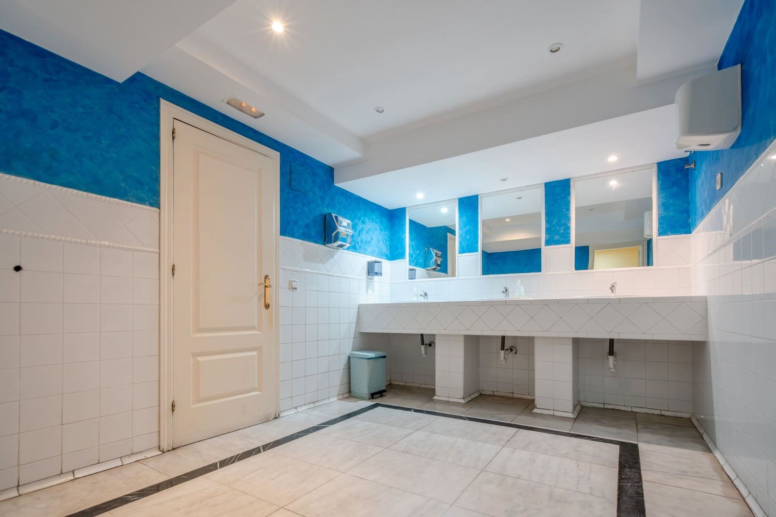 Commercial for sale in Alcorcon - € 1,200,000 (Ref: 9193024)