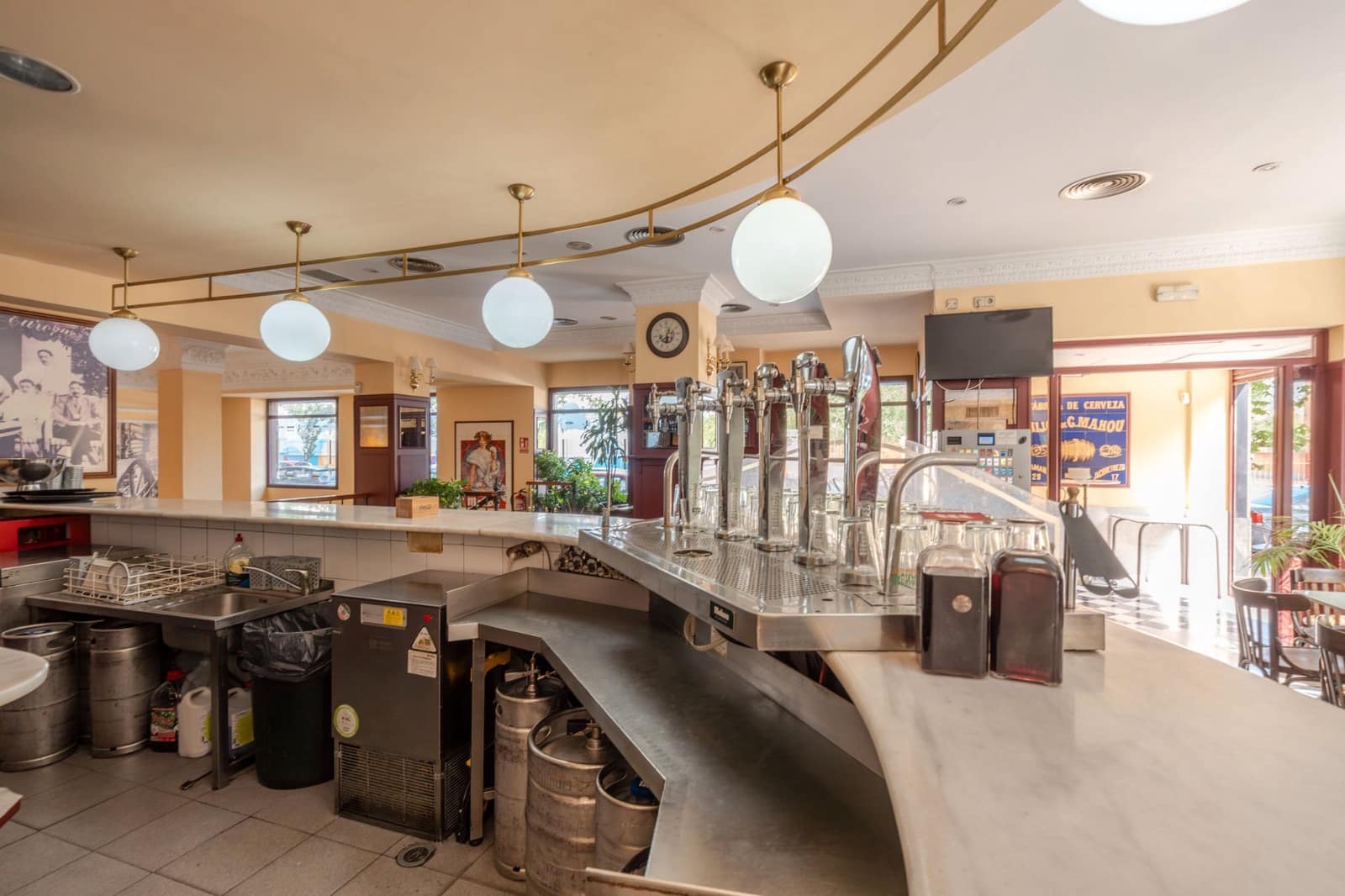 Commercial for sale in Alcorcon - € 1,200,000 (Ref: 9193024)