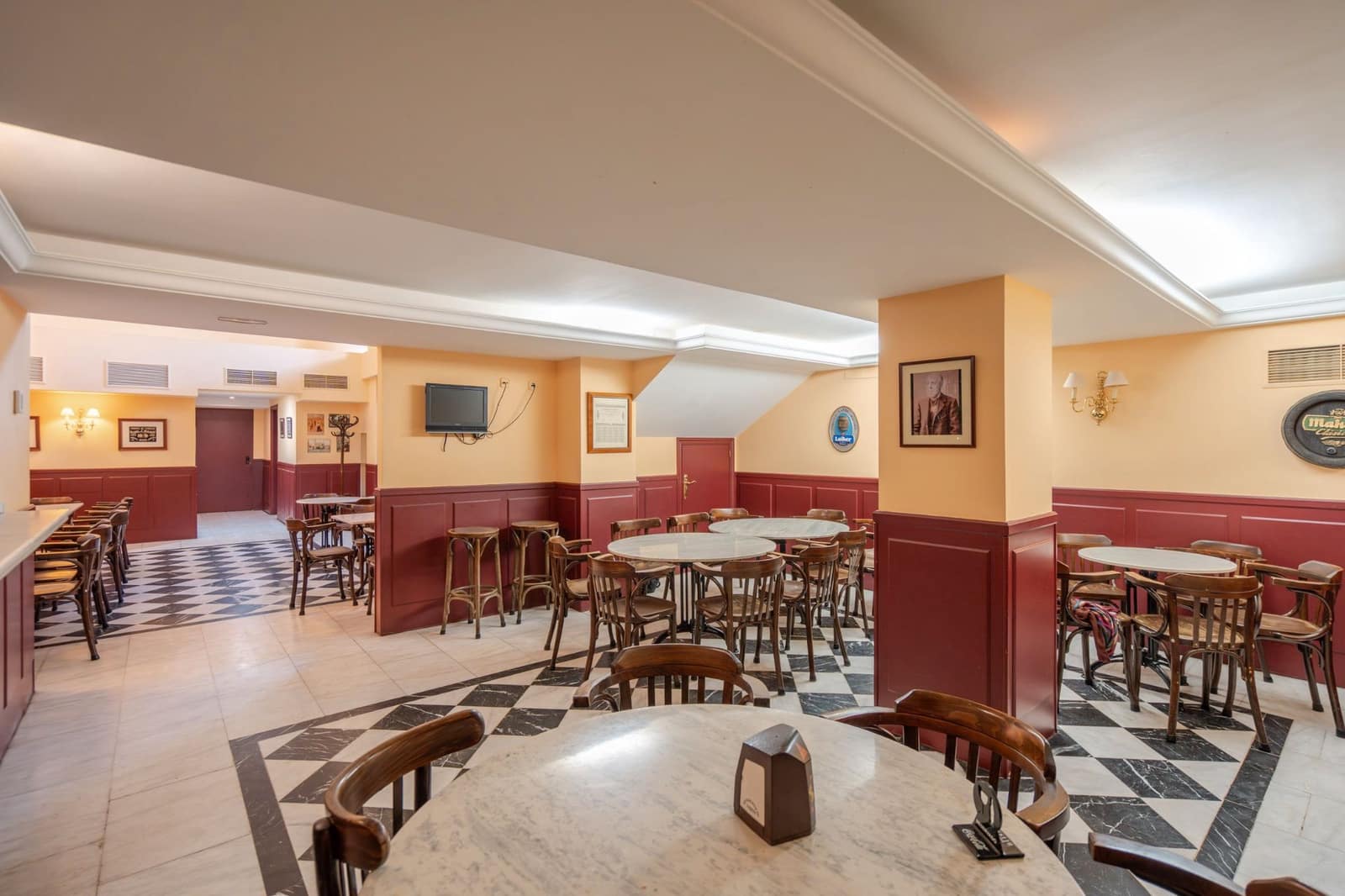 Commercial for sale in Alcorcon - € 1,200,000 (Ref: 9193024)