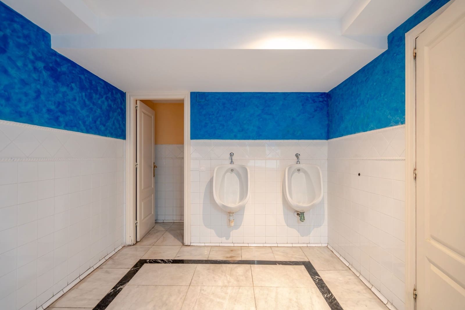 Commercial for sale in Alcorcon - € 1,200,000 (Ref: 9193024)