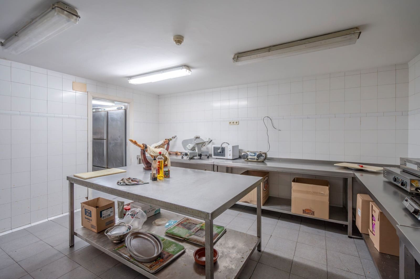 Commercial for sale in Alcorcon - € 1,200,000 (Ref: 9193024)