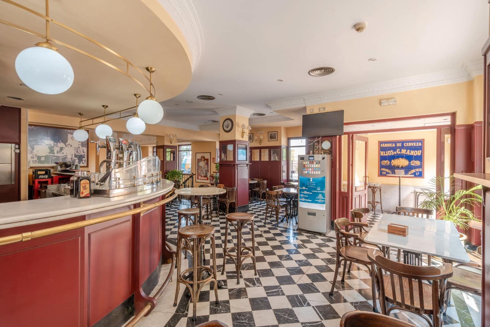 Commercial for sale in Alcorcon - € 1,200,000 (Ref: 9193024)