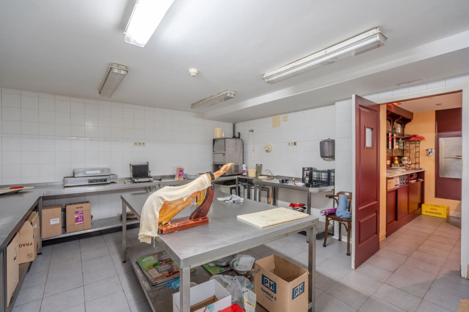 Commercial for sale in Alcorcon - € 1,200,000 (Ref: 9193024)