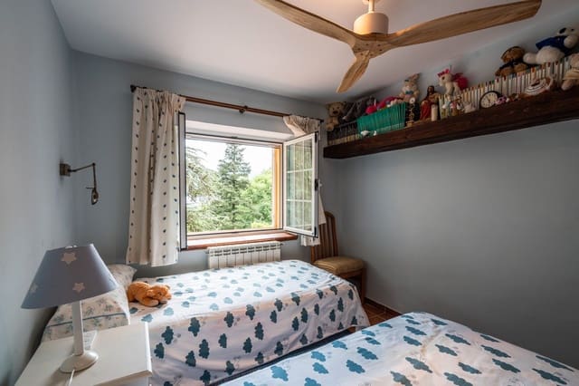 6 bedroom Villa for sale in El Barraco with pool garage - € 749,000 (Ref: 9194896)