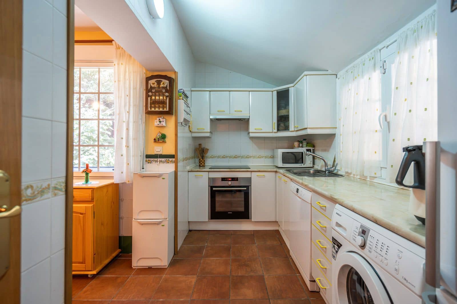 6 bedroom Villa for sale in El Barraco with pool garage - € 749,000 (Ref: 9194896)