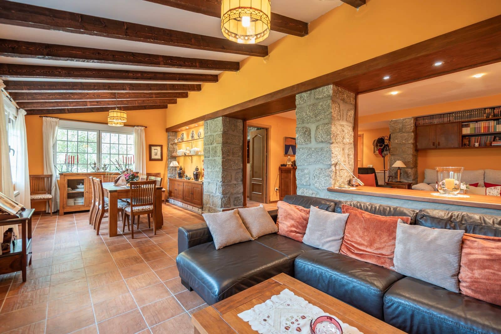 6 bedroom Villa for sale in El Barraco with pool garage - € 749,000 (Ref: 9194896)