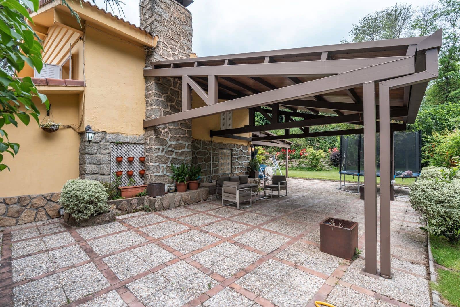 6 bedroom Villa for sale in El Barraco with pool garage - € 749,000 (Ref: 9194896)