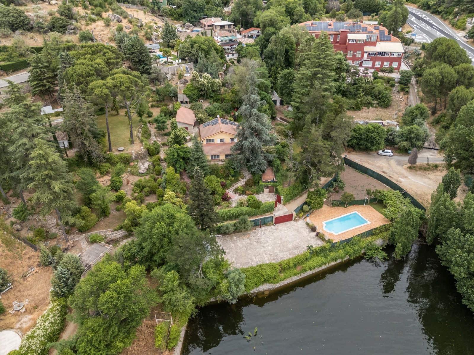 6 bedroom Villa for sale in El Barraco with pool garage - € 749,000 (Ref: 9194896)