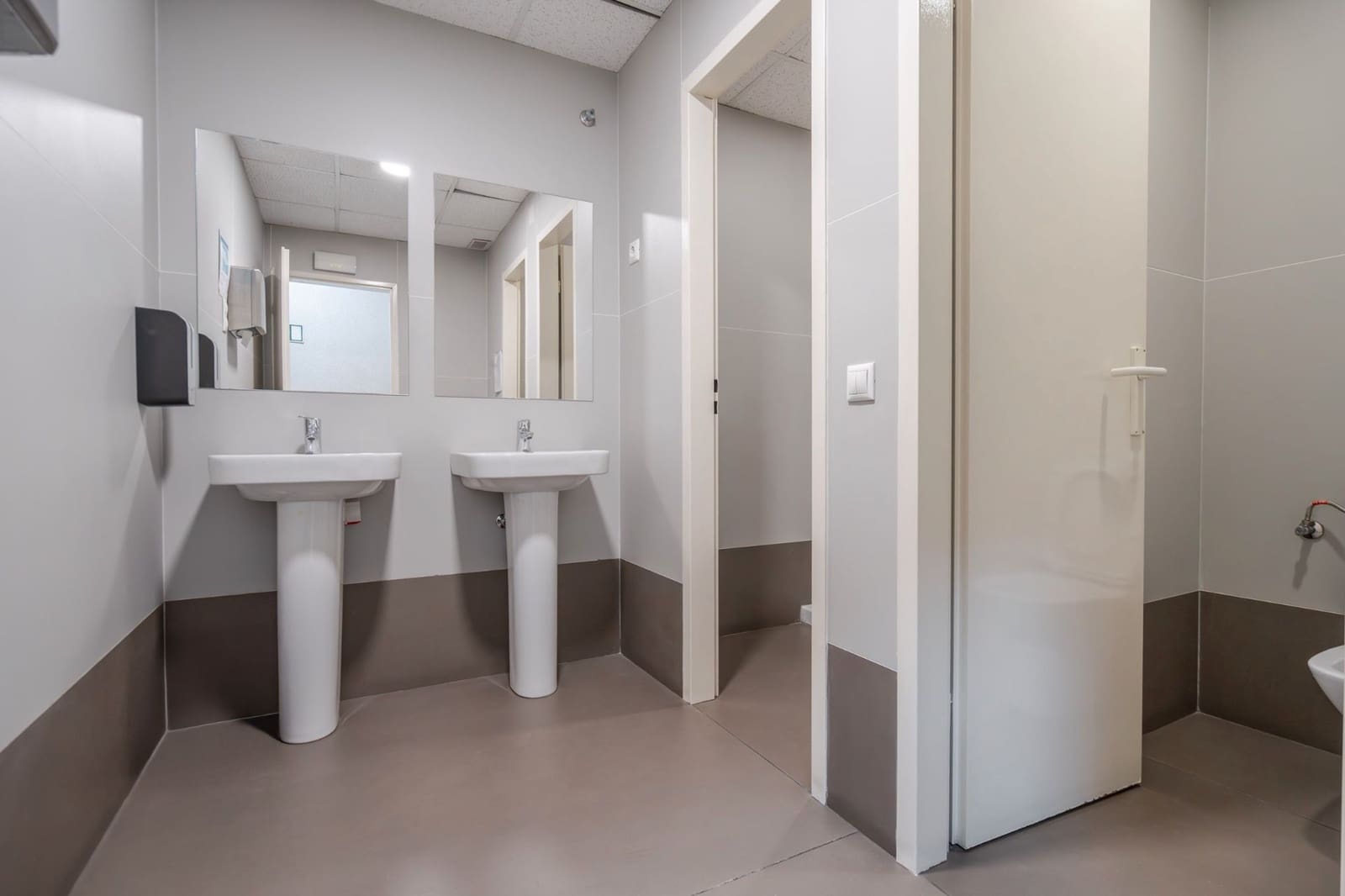 Erhverv til salg i Madrid by - € 325.000 (Ref: 9274158)