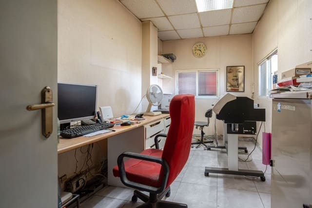 Commercial for sale in Butarque, Madrid city - € 325,000 (Ref: 9274158)