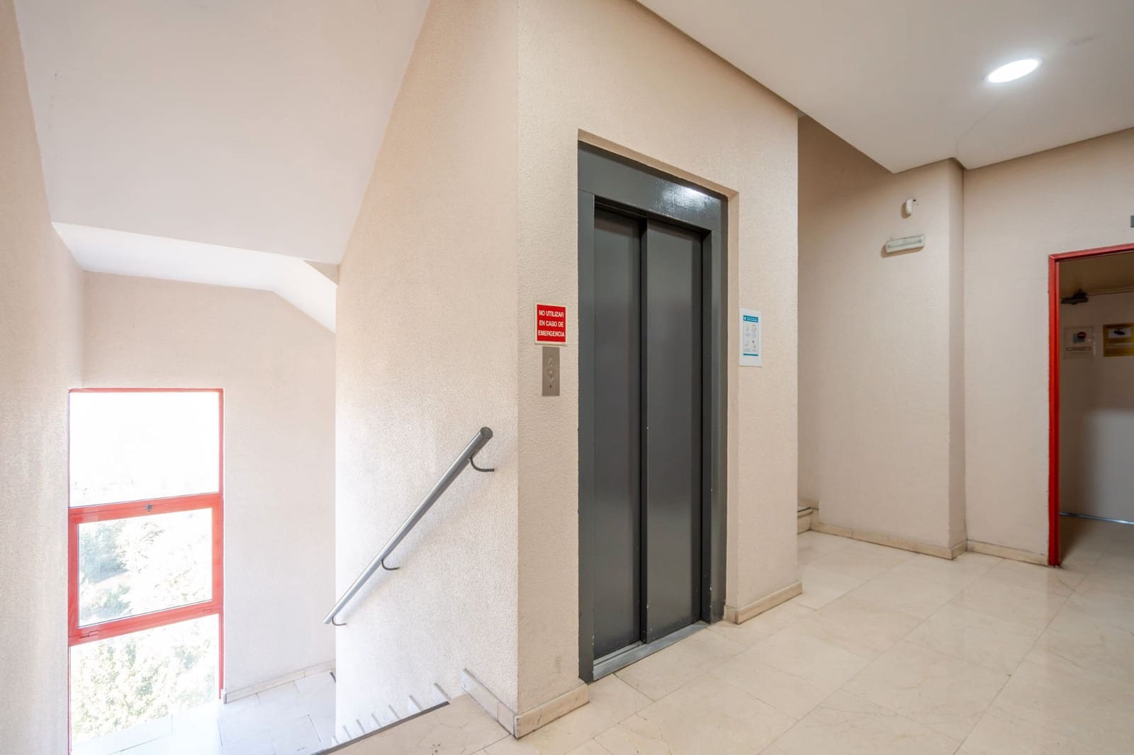 Erhverv til salg i Madrid by - € 325.000 (Ref: 9274158)