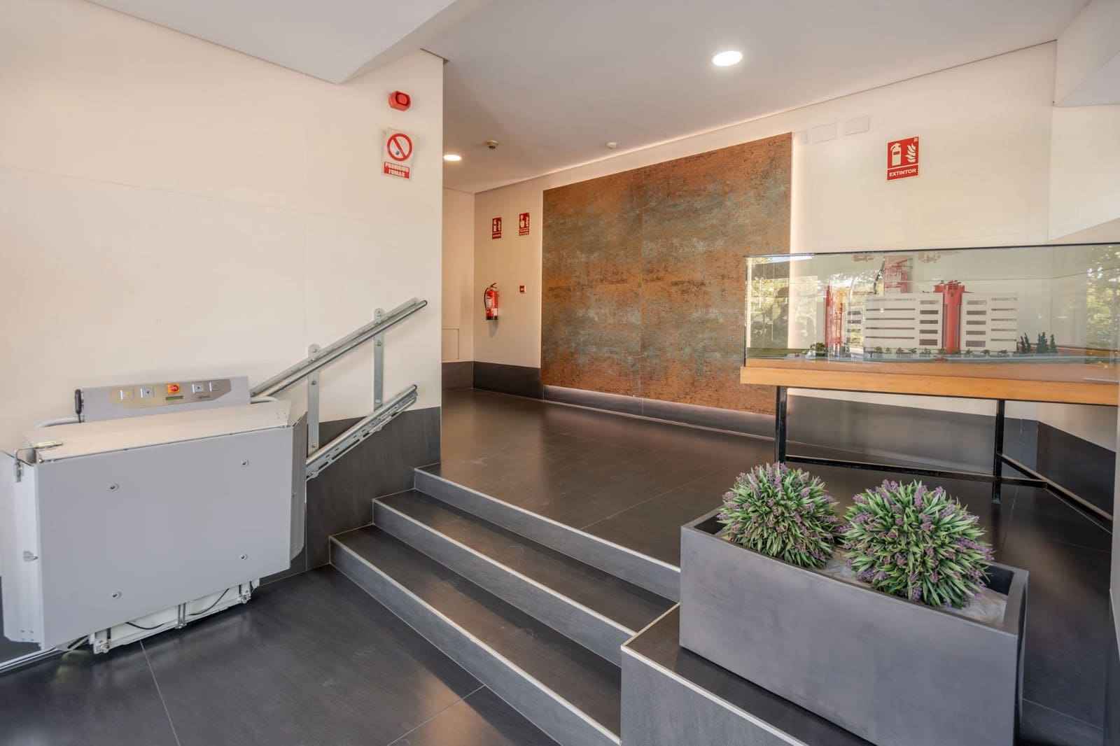 Erhverv til salg i Madrid by - € 325.000 (Ref: 9274158)