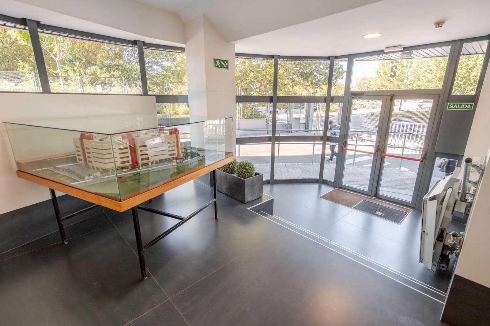 Erhverv til salg i Madrid by - € 325.000 (Ref: 9274158)