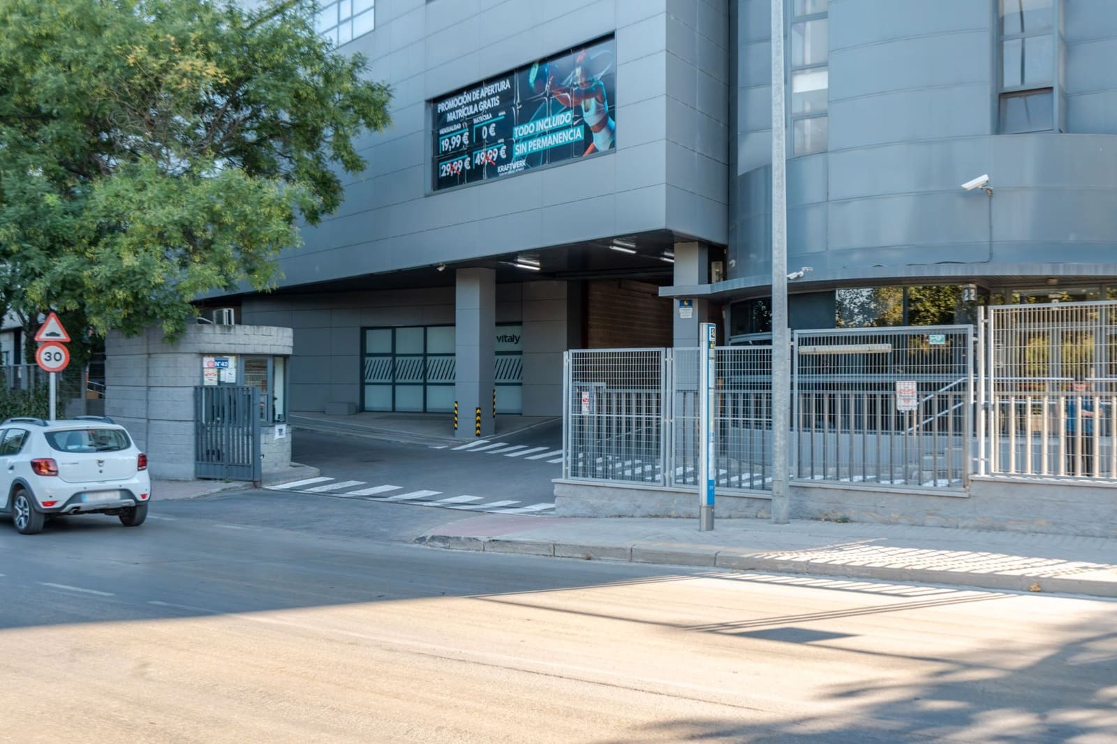 Erhverv til salg i Madrid by - € 325.000 (Ref: 9274158)