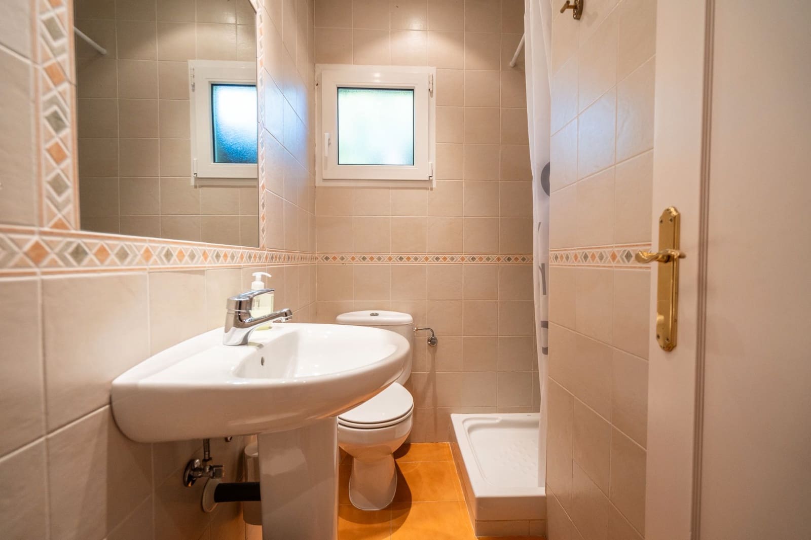 5 soveværelse Semi-Rækkehus til salg i Becerril de la Sierra med swimmingpool - € 650.000 (Ref: 9282835)