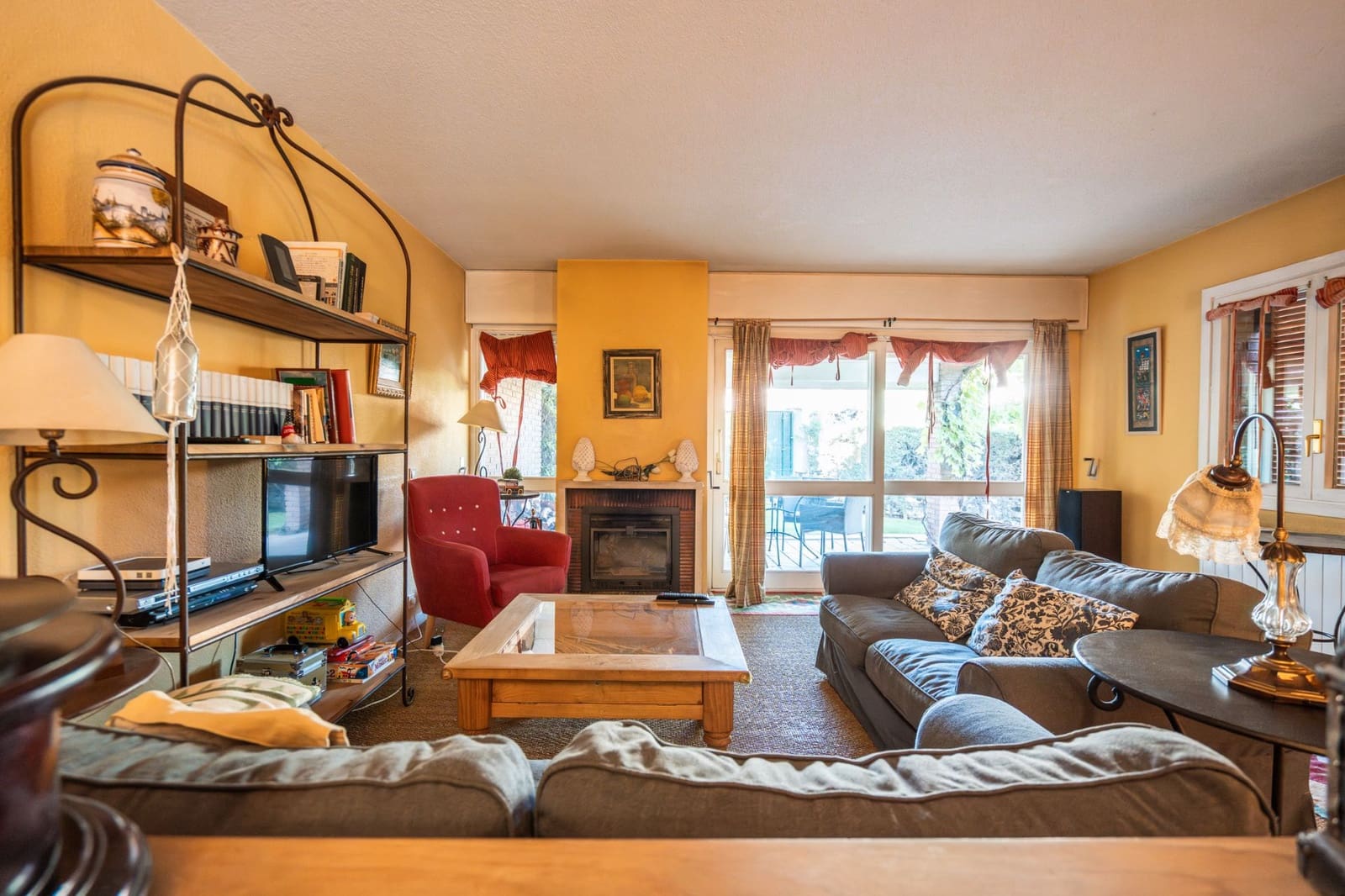 5 soveværelse Semi-Rækkehus til salg i Becerril de la Sierra med swimmingpool - € 650.000 (Ref: 9282835)