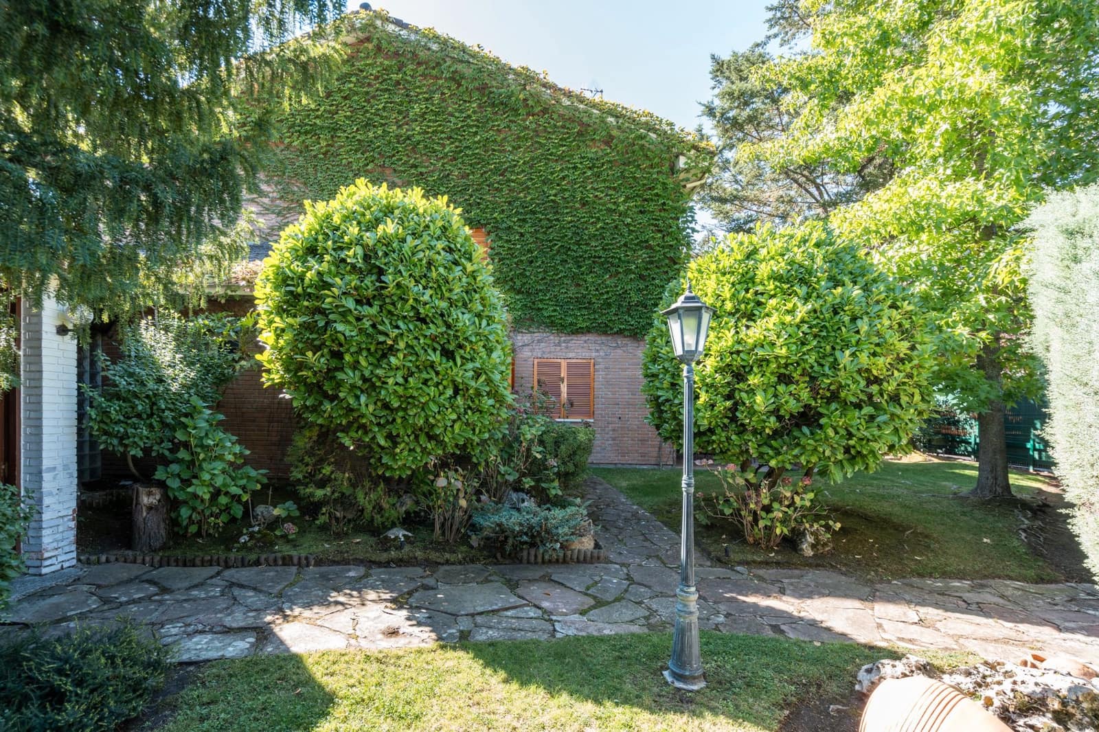 5 soveværelse Semi-Rækkehus til salg i Becerril de la Sierra med swimmingpool - € 650.000 (Ref: 9282835)