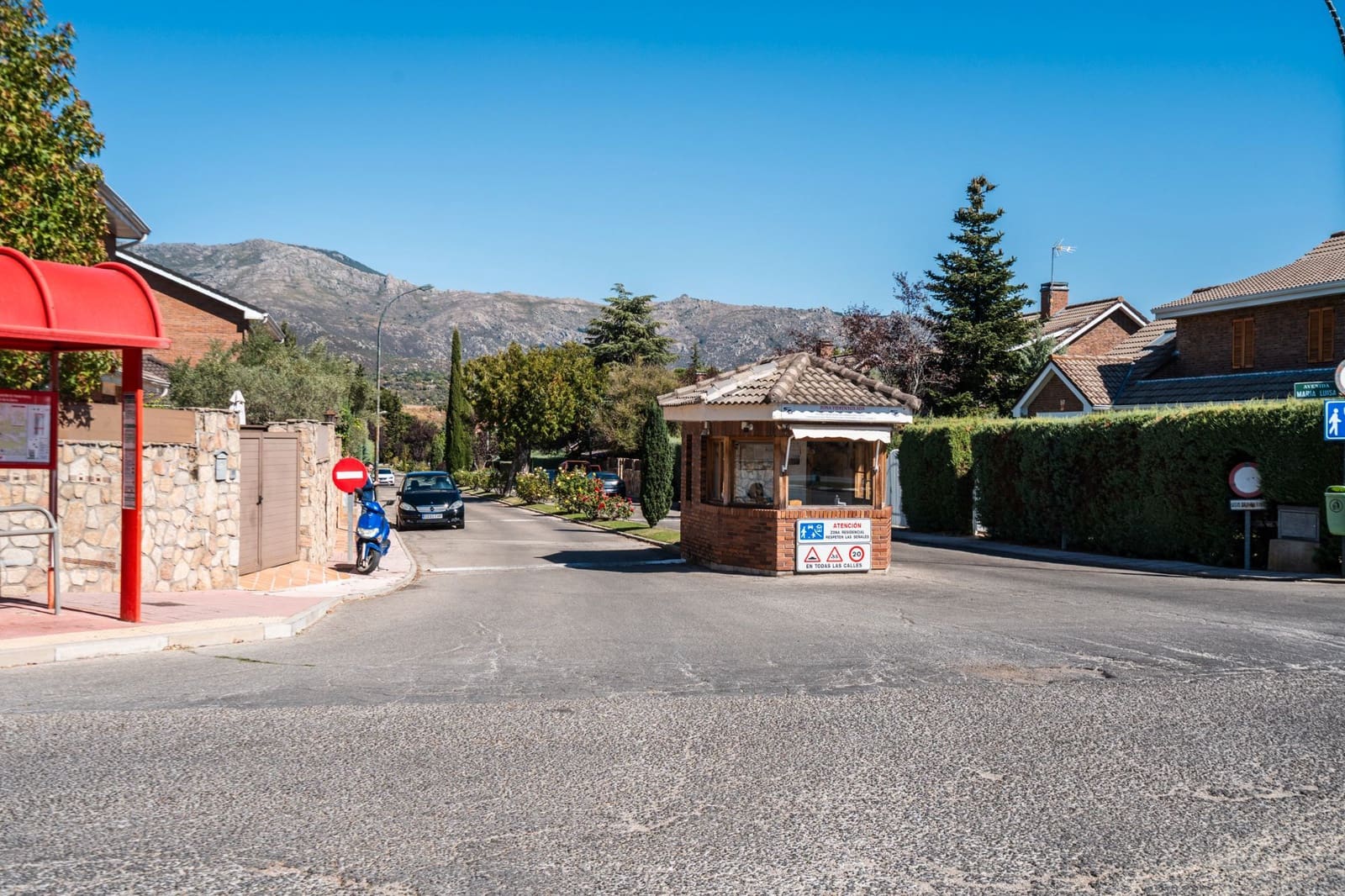 5 soveværelse Semi-Rækkehus til salg i Becerril de la Sierra med swimmingpool - € 650.000 (Ref: 9282835)