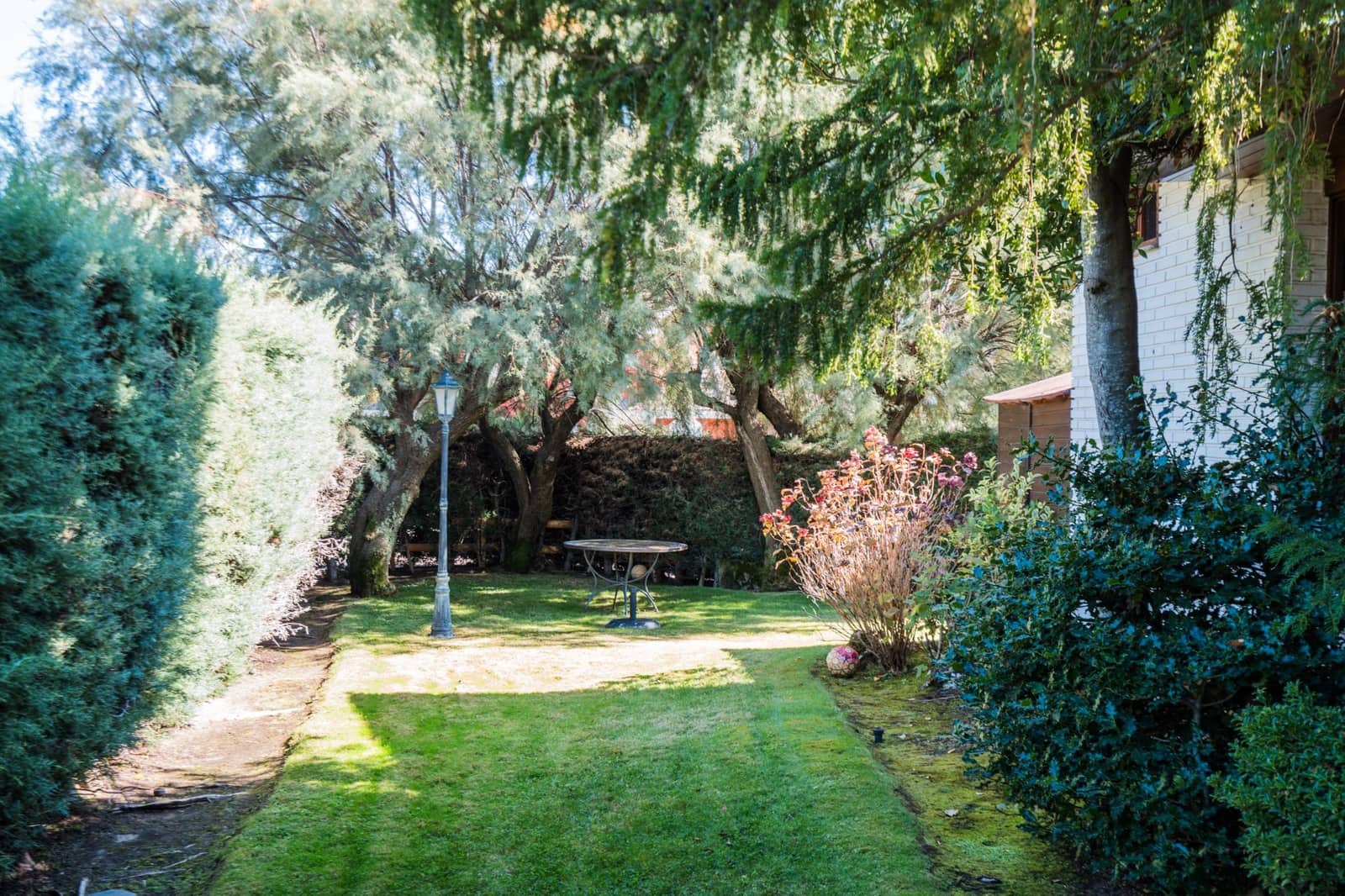 5 soveværelse Semi-Rækkehus til salg i Becerril de la Sierra med swimmingpool - € 650.000 (Ref: 9282835)