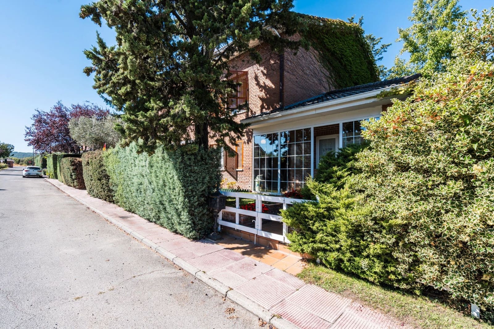 5 soveværelse Semi-Rækkehus til salg i Becerril de la Sierra med swimmingpool - € 650.000 (Ref: 9282835)