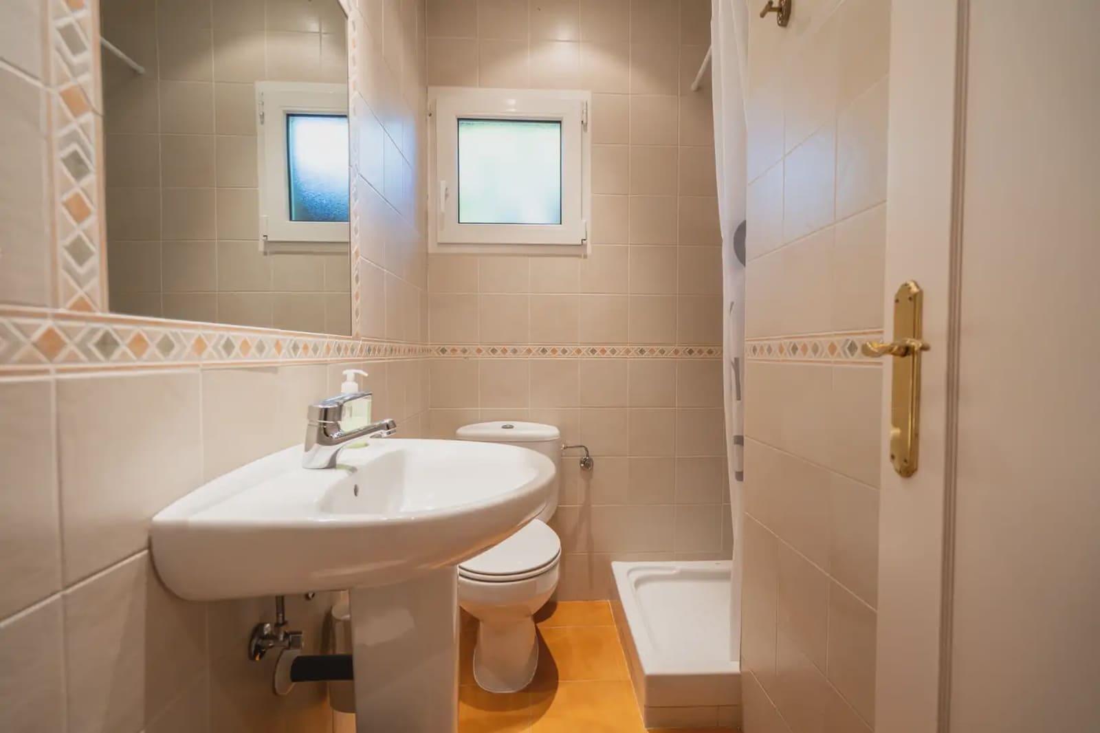 5 bedroom Semi-detached Villa for sale in Becerril de la Sierra with pool - € 595,000 (Ref: 9282835)