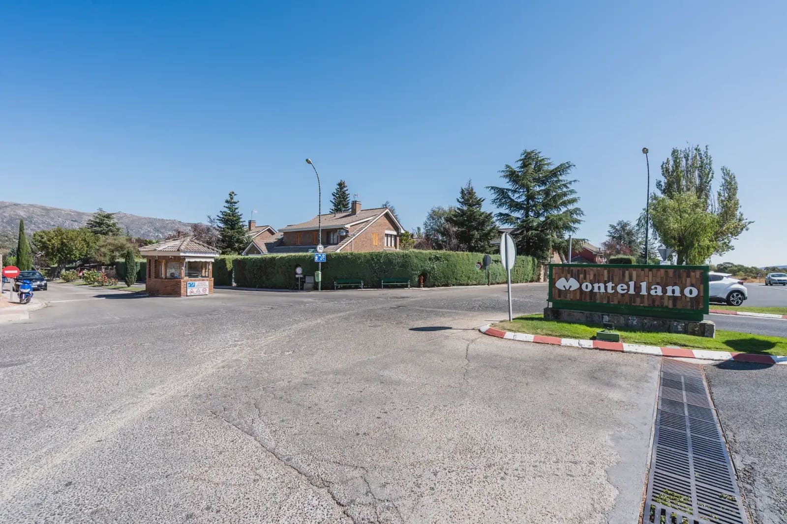 5 bedroom Semi-detached Villa for sale in Becerril de la Sierra with pool - € 595,000 (Ref: 9282835)