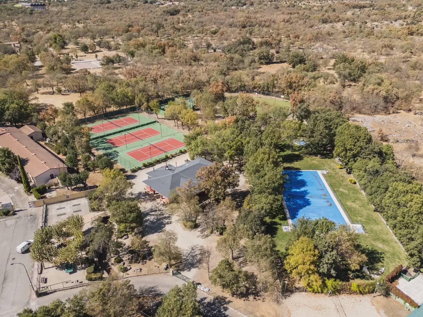 5 bedroom Semi-detached Villa for sale in Becerril de la Sierra with pool - € 595,000 (Ref: 9282835)