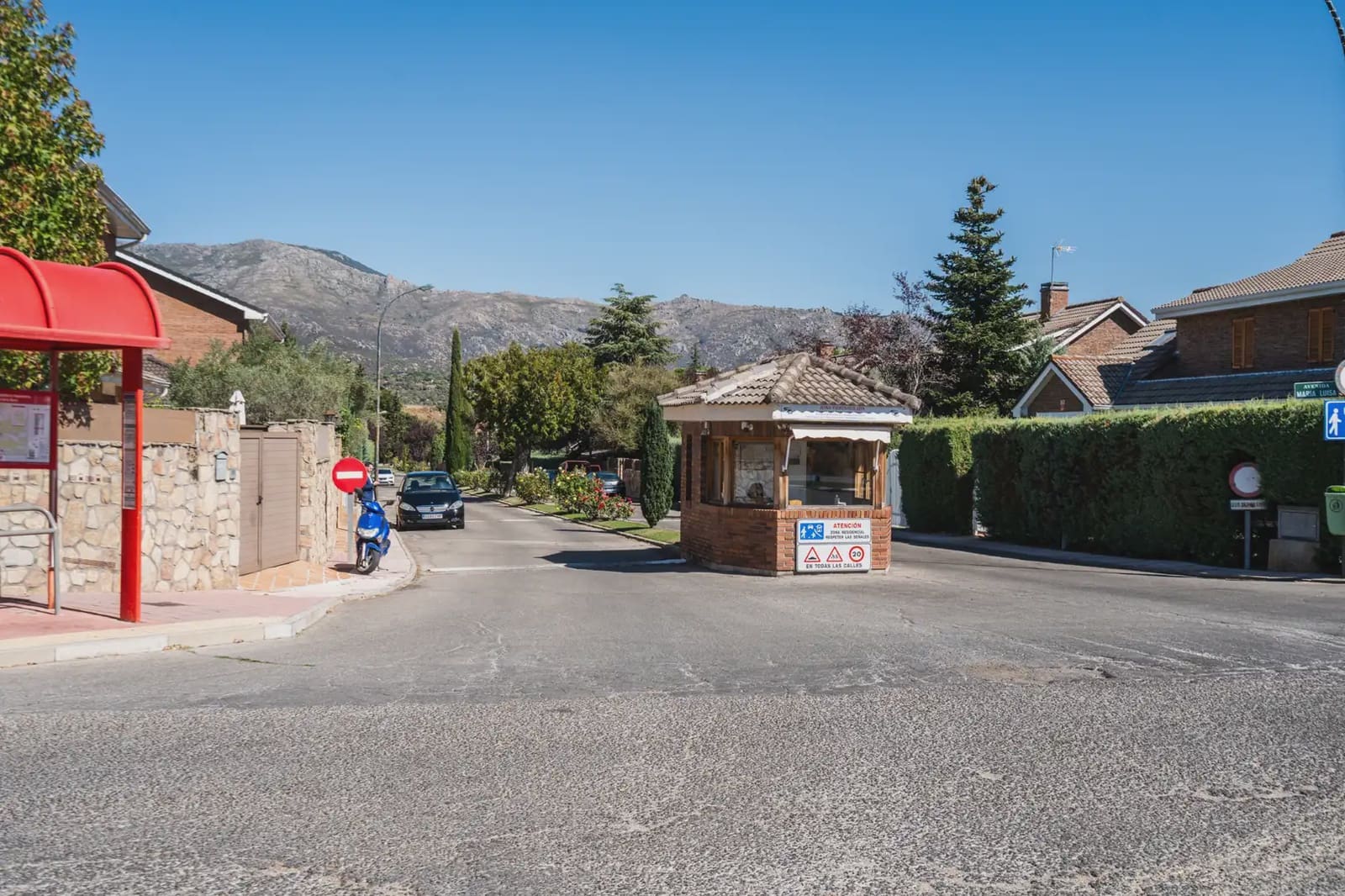 5 bedroom Semi-detached Villa for sale in Becerril de la Sierra with pool - € 595,000 (Ref: 9282835)