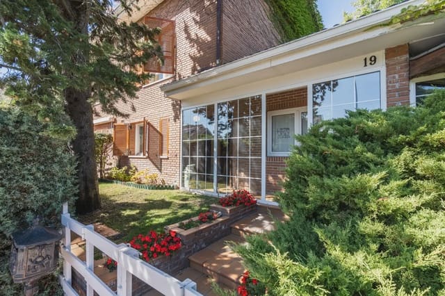 5 slaapkamer Halfvrijstaande villa te koop in Becerril de la Sierra met zwembad - € 595.000 (Ref: 9282835)