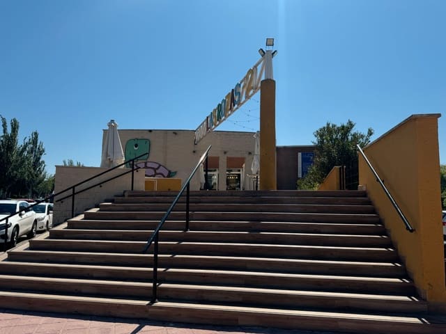 Commercial for sale in Las Rozas de Madrid - € 190,000 (Ref: 9289389)