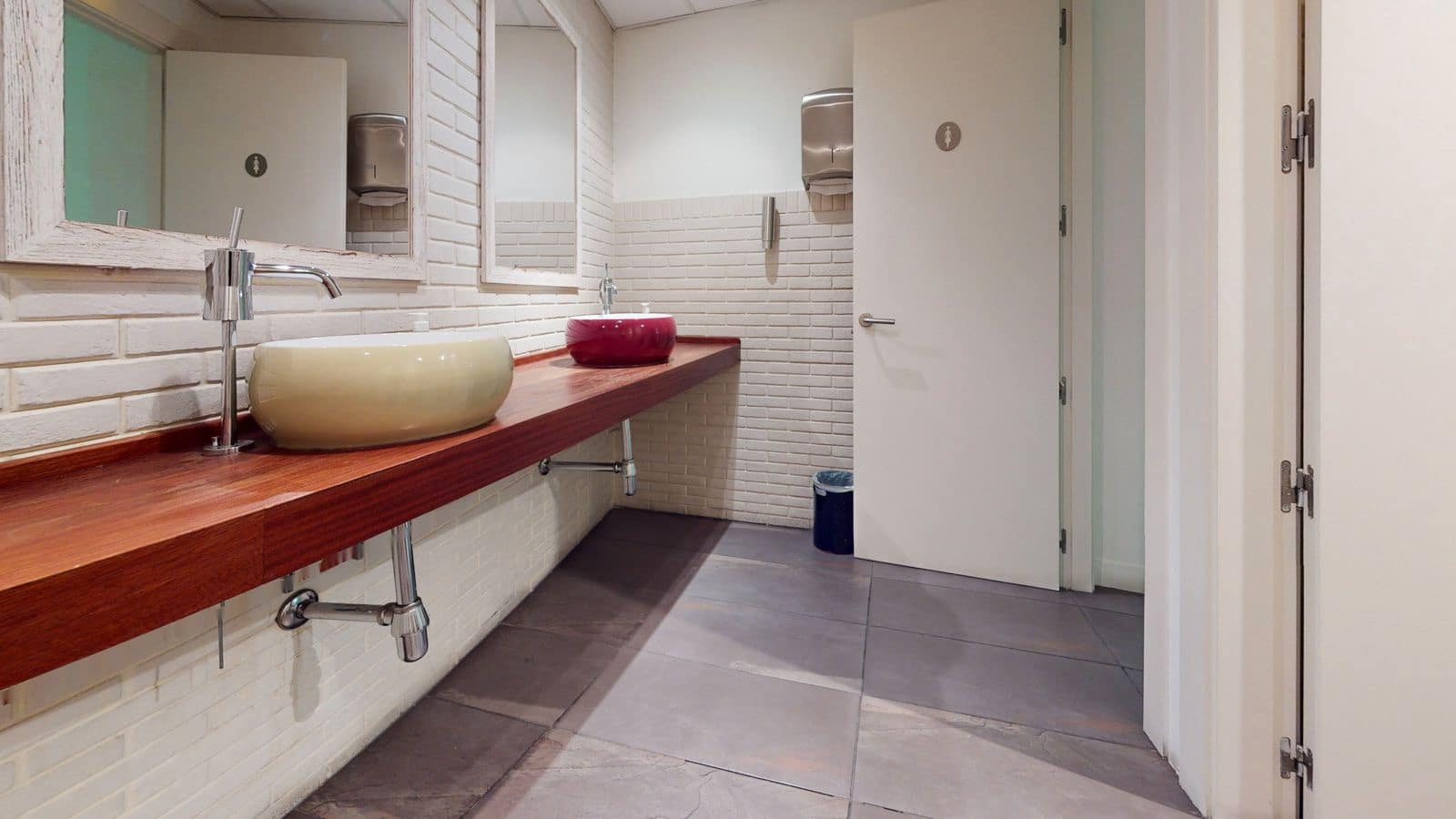 Kontor til salgs i Madrid by - € 800 000 (Ref: 9293317)