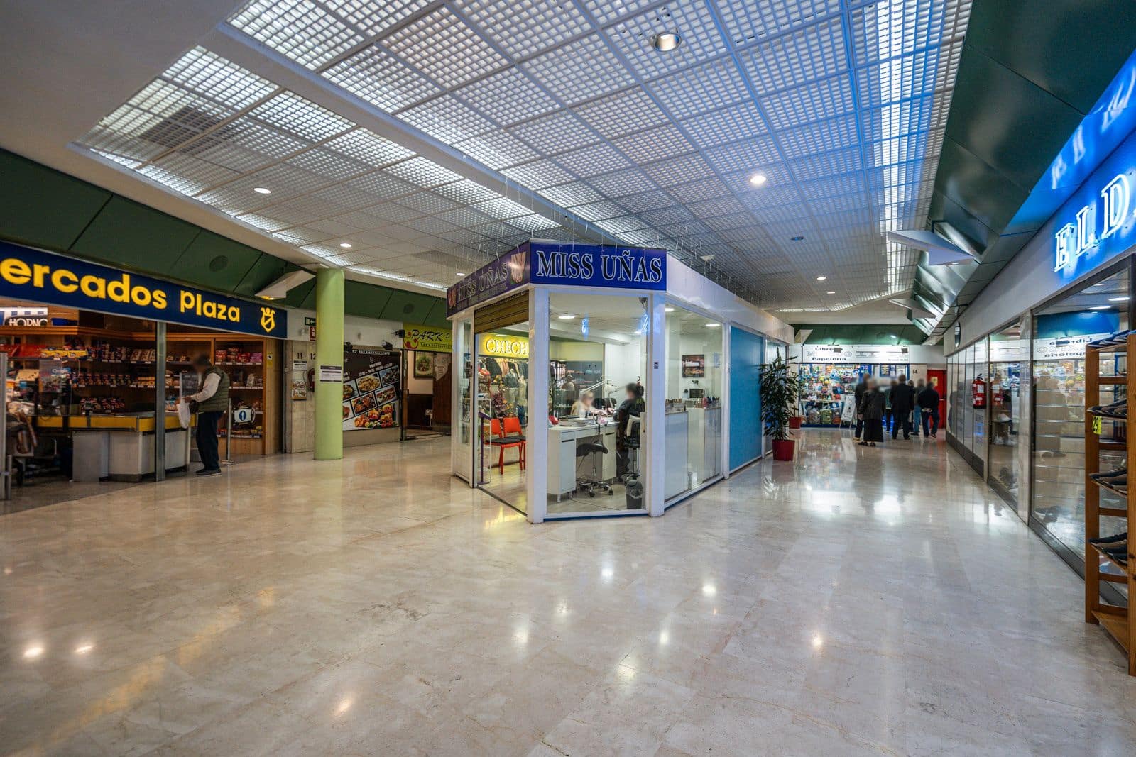 Kommersiell til salgs i Coslada - € 200 000 (Ref: 9306846)