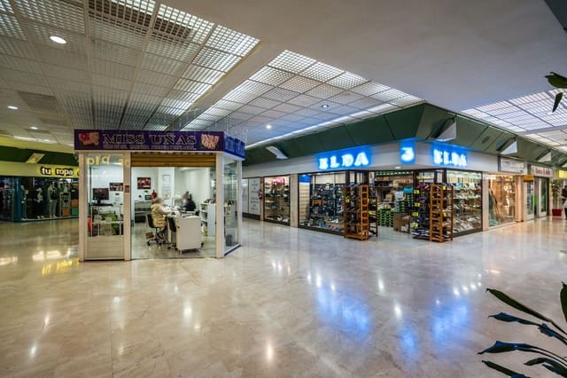 Commercial for sale in Coslada - € 200,000 (Ref: 9306846)