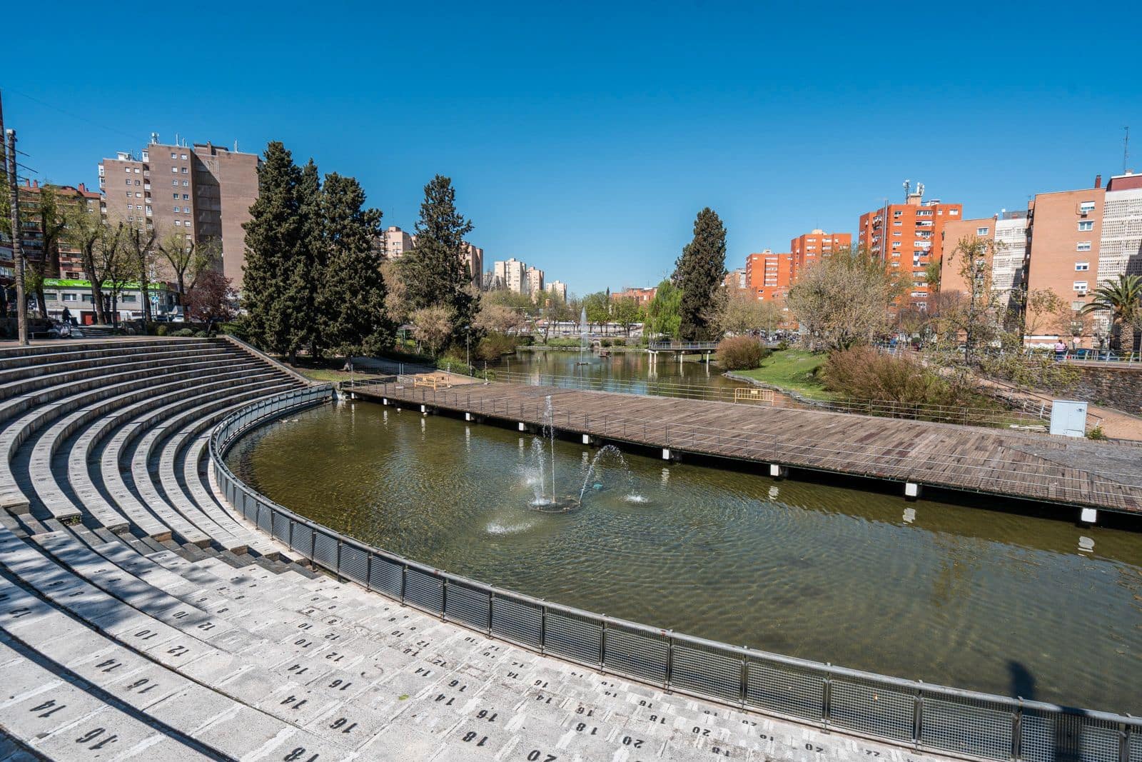 Kommersiell til salgs i Coslada - € 200 000 (Ref: 9306846)