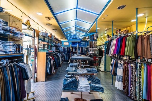 Commercial for sale in Coslada - € 200,000 (Ref: 9306846)