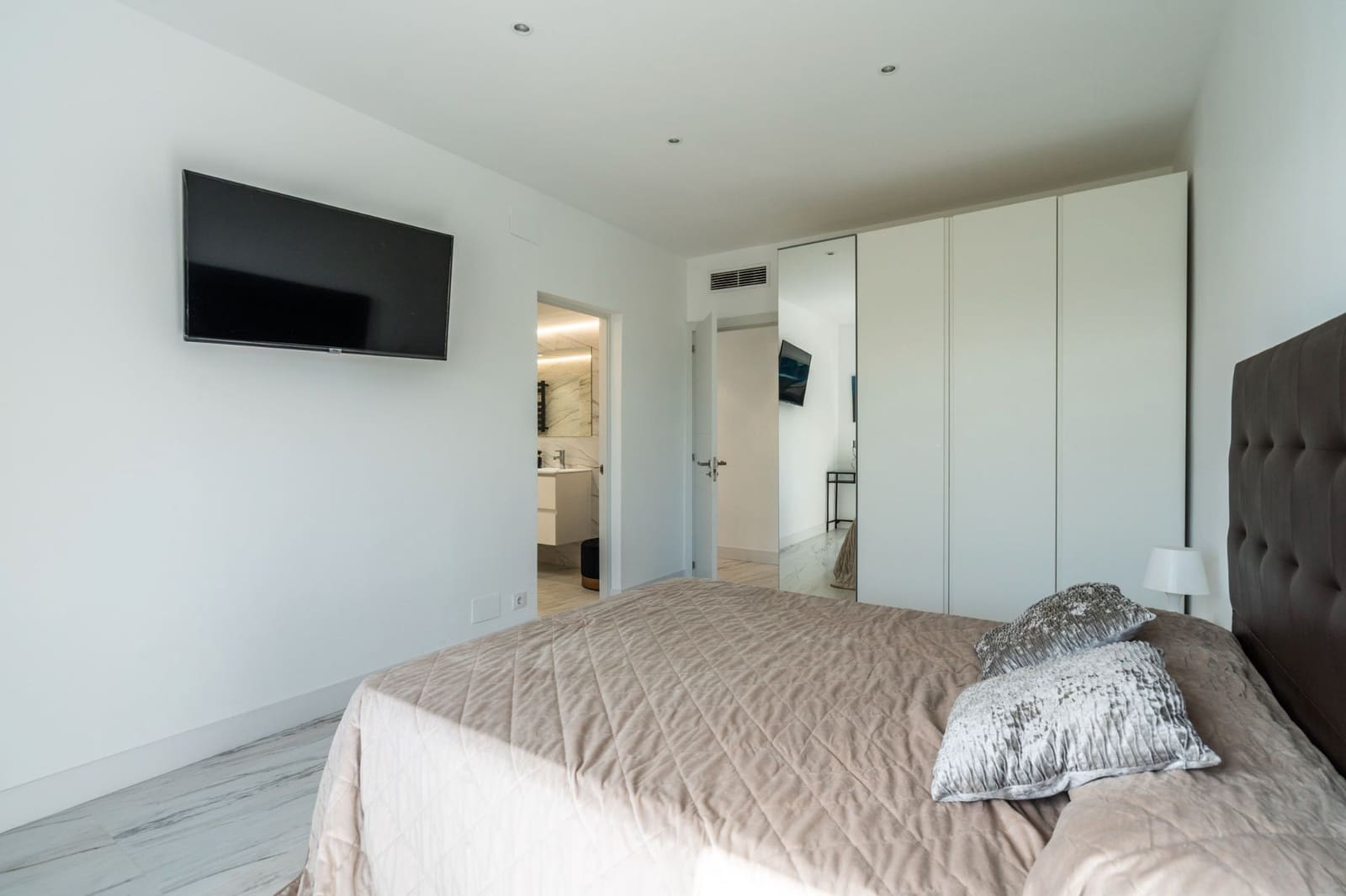 4 soveværelse Villa til salg i Alcala de Xivert med swimmingpool garage - € 890.000 (Ref: 9348592)