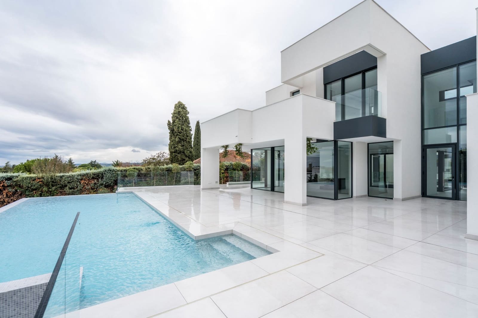 5 sypialnia Willa na sprzedaż w Las Rozas de Madrid z basenem garażem - 3 500 000 € (Ref: 9354537)