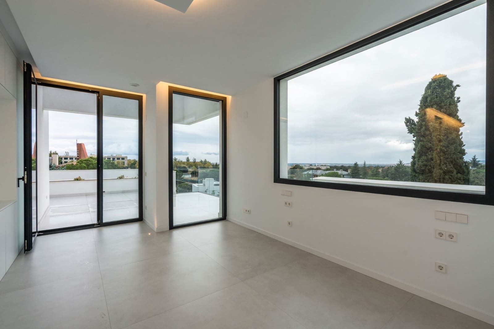 5 sypialnia Willa na sprzedaż w Las Rozas de Madrid z basenem garażem - 3 500 000 € (Ref: 9354537)